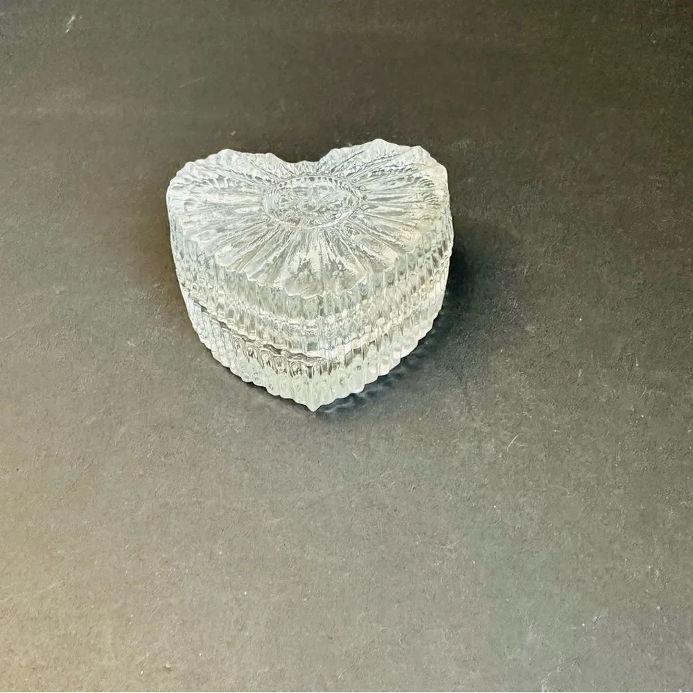 Glass Heart Shaped Box Trinket Jewelry Dish‎ Container Vanity 2.5x1 In.